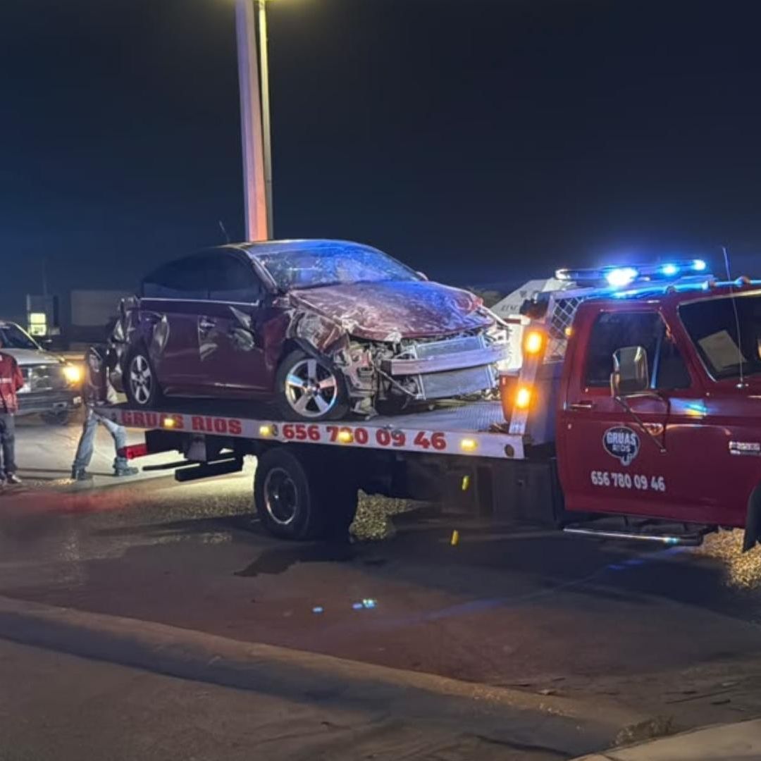 Conductor huye tras volcar su vehículo en Ciudad Juárez